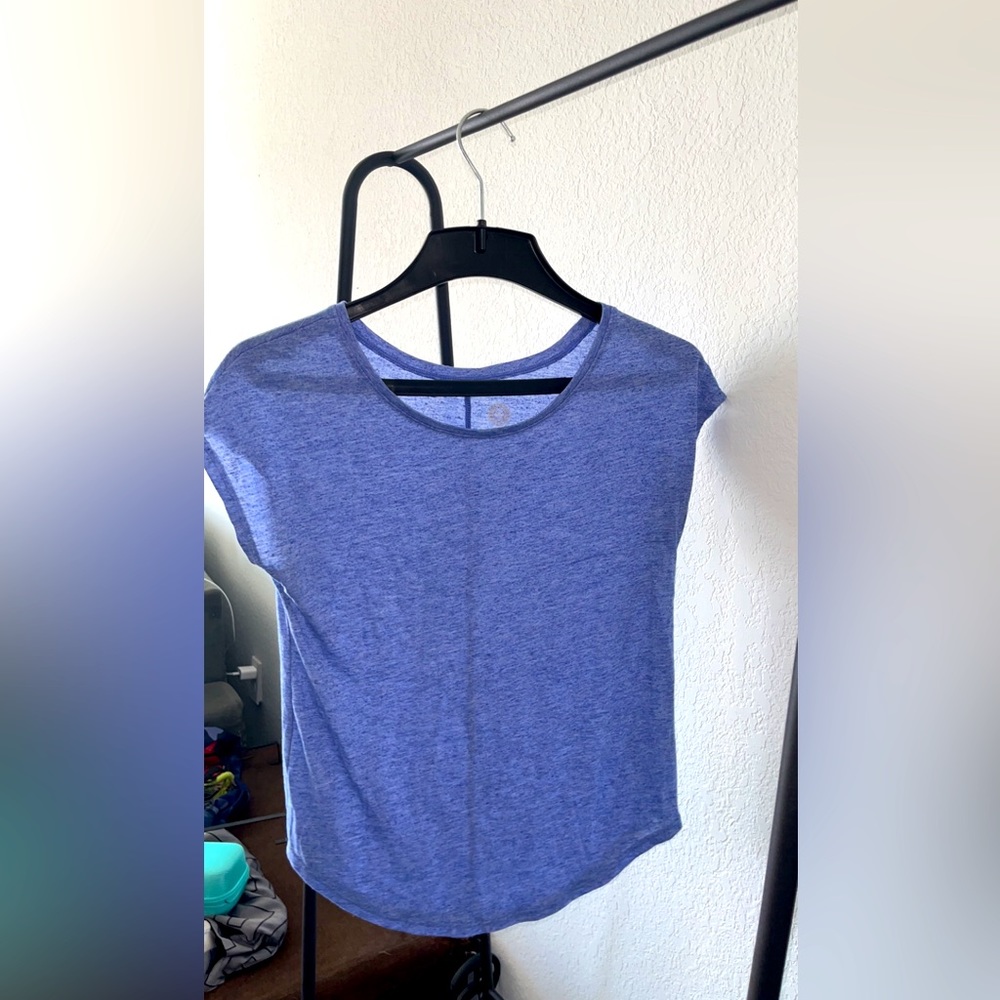 Plain blue shirt. Size small.